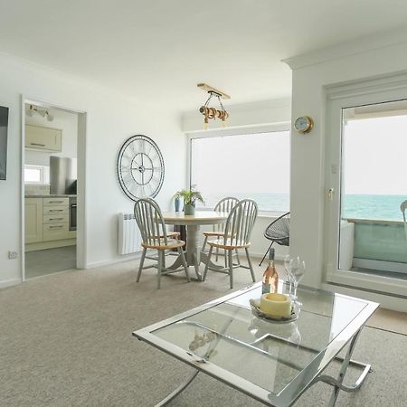 Tides - Beach Front Apartment In Bracklesham Bay Чичестер Экстерьер фото