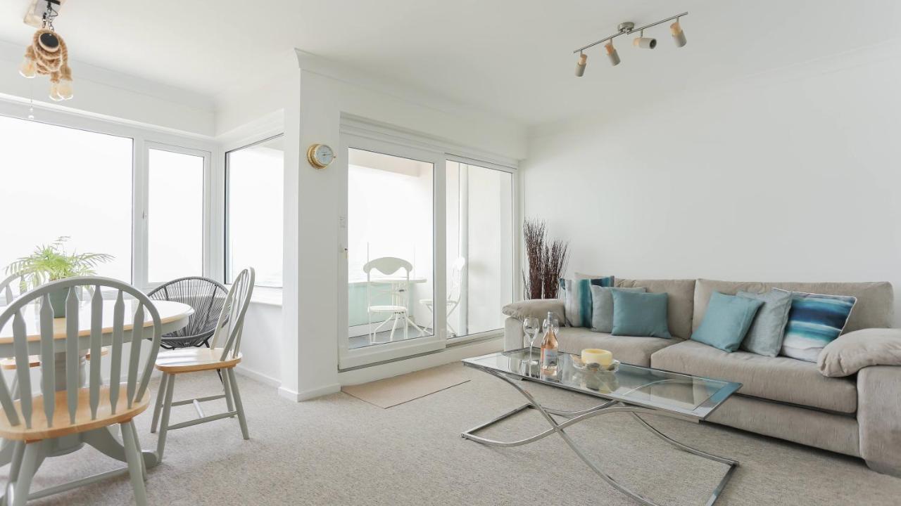 Tides - Beach Front Apartment In Bracklesham Bay Чичестер Экстерьер фото