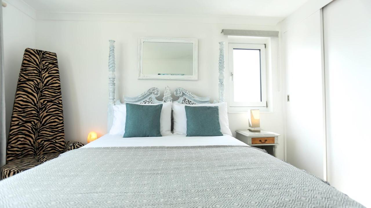 Tides - Beach Front Apartment In Bracklesham Bay Чичестер Экстерьер фото