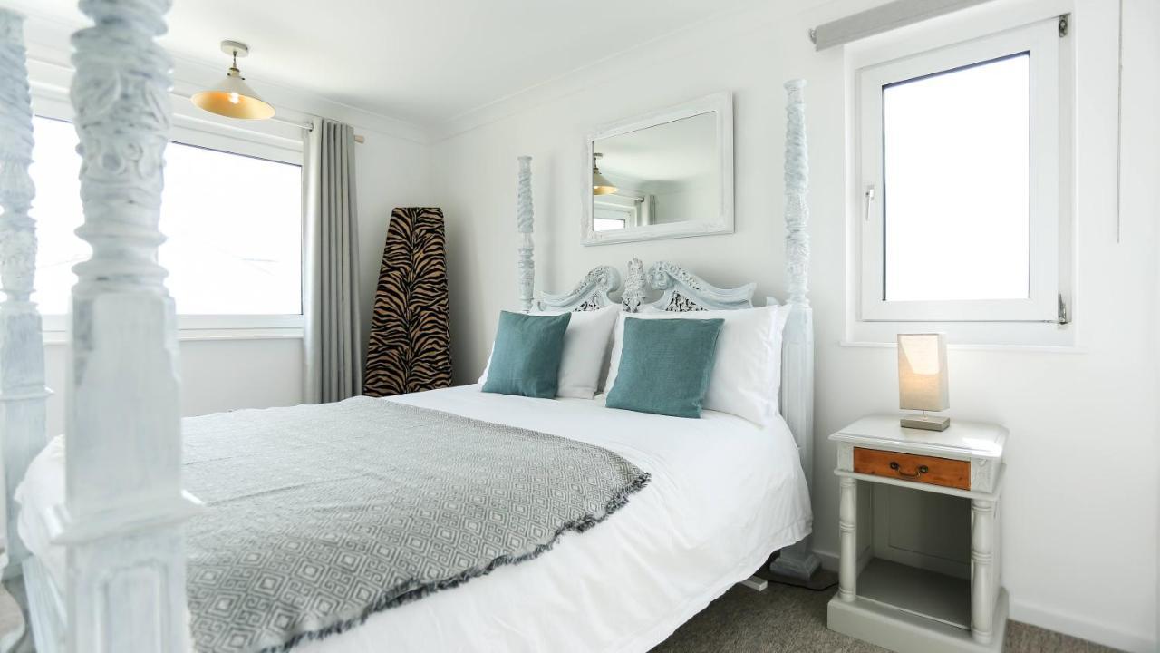 Tides - Beach Front Apartment In Bracklesham Bay Чичестер Экстерьер фото