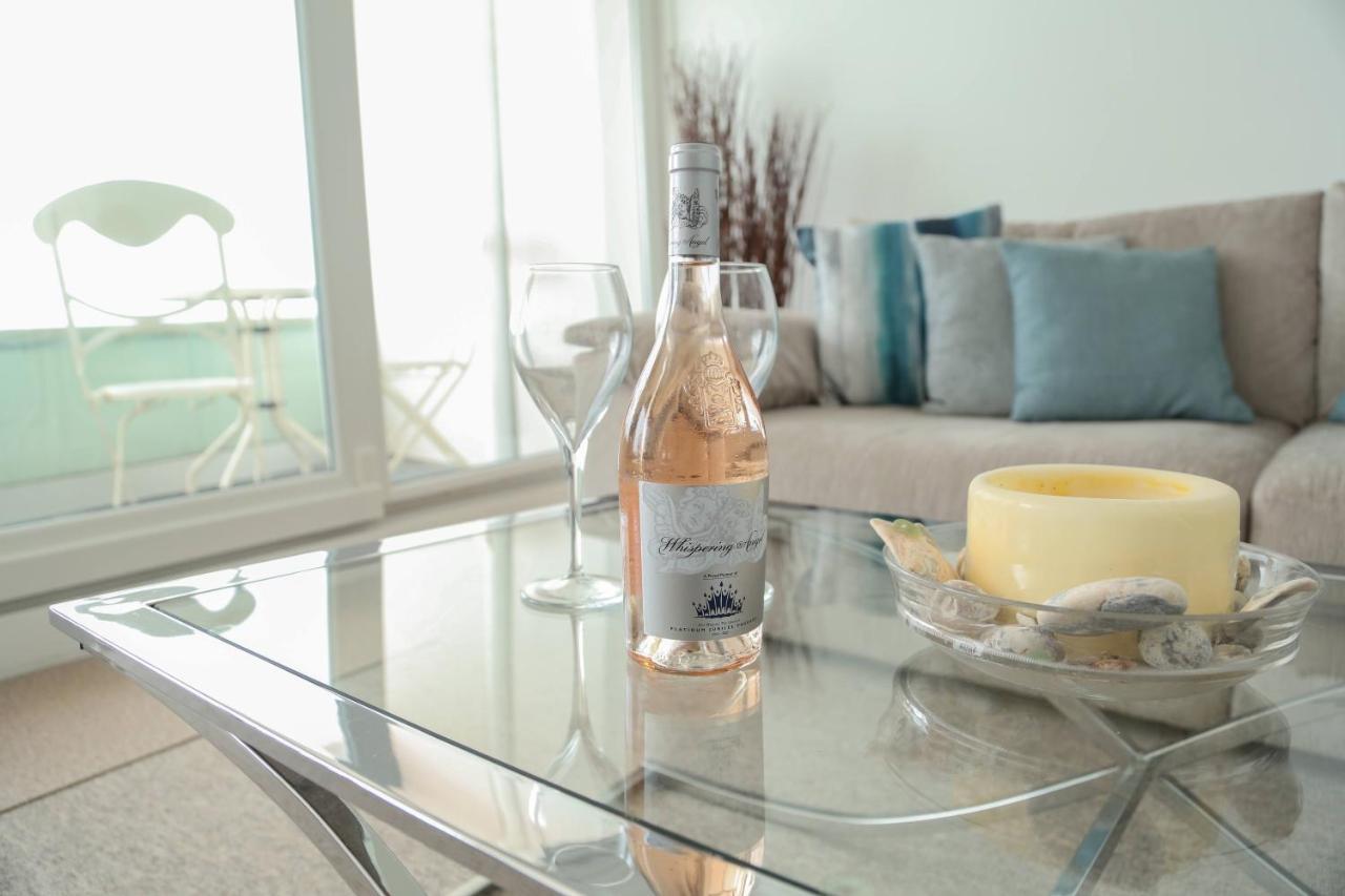 Tides - Beach Front Apartment In Bracklesham Bay Чичестер Экстерьер фото
