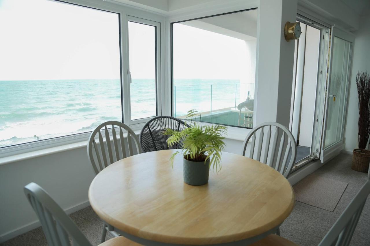 Tides - Beach Front Apartment In Bracklesham Bay Чичестер Экстерьер фото