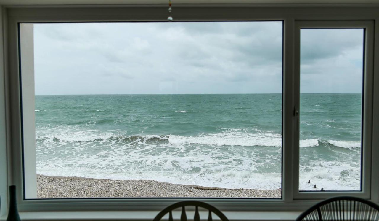 Tides - Beach Front Apartment In Bracklesham Bay Чичестер Экстерьер фото