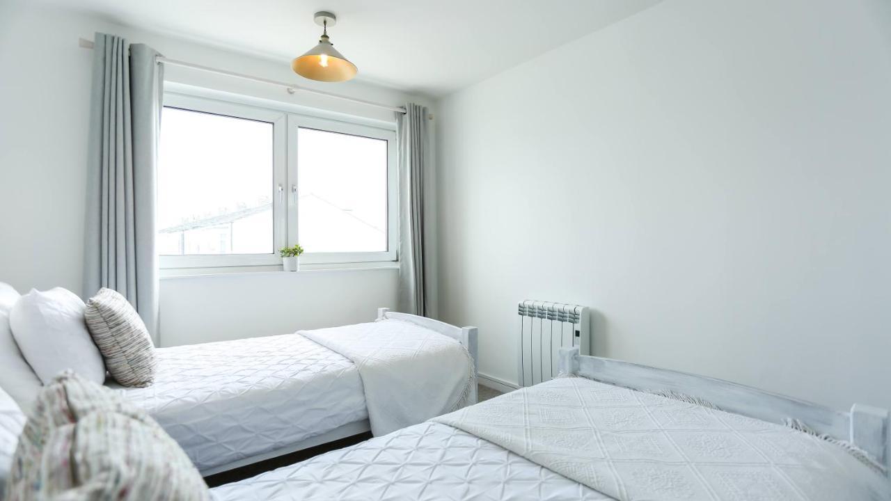 Tides - Beach Front Apartment In Bracklesham Bay Чичестер Экстерьер фото
