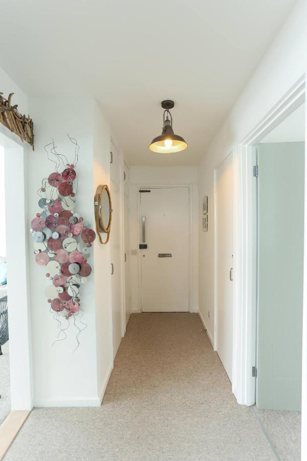Tides - Beach Front Apartment In Bracklesham Bay Чичестер Экстерьер фото